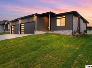 527 N 108th St, Lincoln, NE 68527