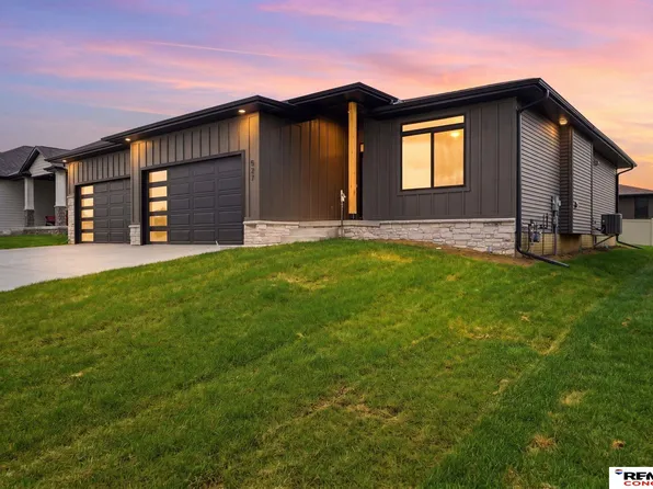 527 108th St, Lincoln, NE 68527