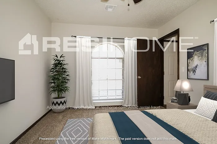 916 NW 9th St — Photo 7