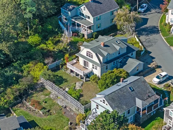 75 Pond St, Marblehead, MA 01945