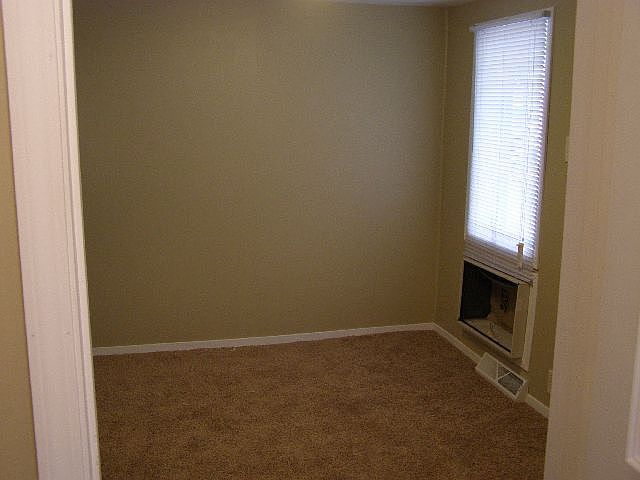 2nd image of 125 E 4th St APT 3