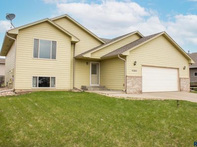1404 E 67th St N, Sioux Falls, SD, 57104