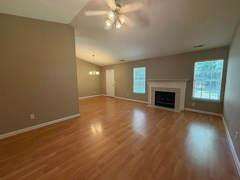 2236 Mancke Dr — Photo 3
