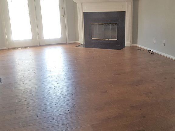 4th image of 400 Fairdale Dr