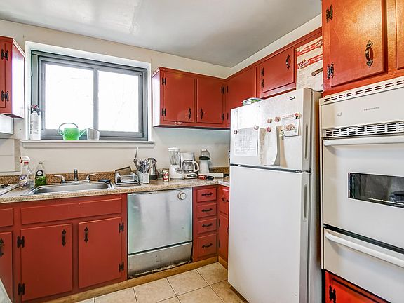 4th image of 171 Vose Ave #2B