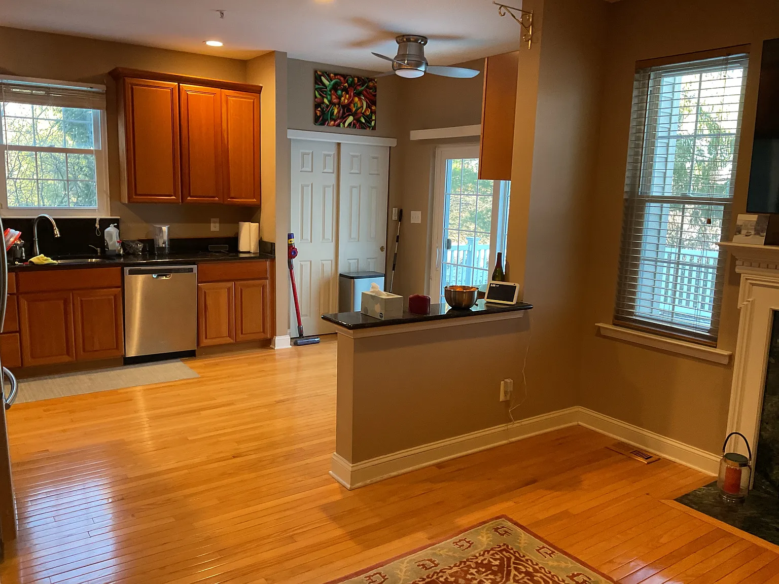 4 bed, 2.5 bath, 2760 sqft, $3,195 — Photo 4