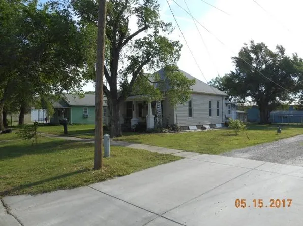 8 N 7th St, Herington, KS 67449