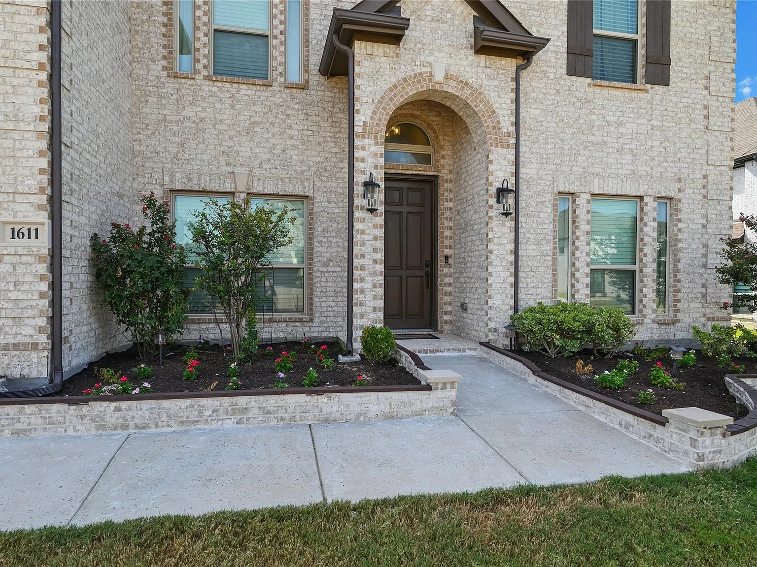 5 bed, 4.0 bath, 3673 sqft, $4,500 — Photo 4