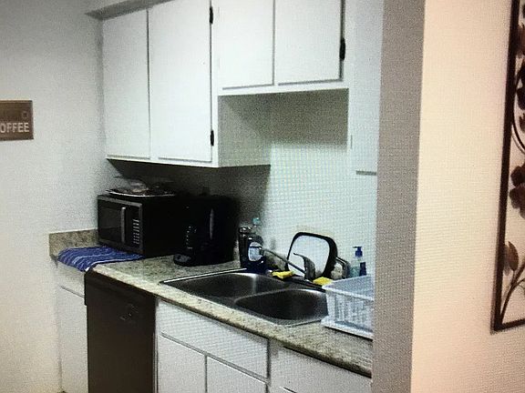 4th image of 525 Hall St #83dfc1f71