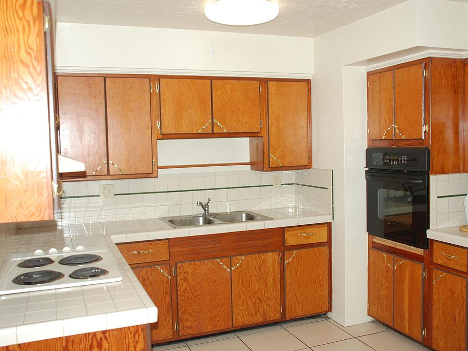 2nd image of 2643 Kingswood Dr NE