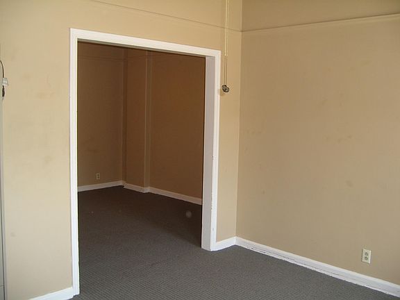 4th image of 127 1/2 W 7th St APT 2