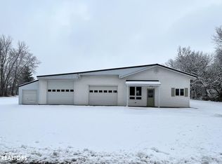 450 N 18th St, Hamilton, IL 62341