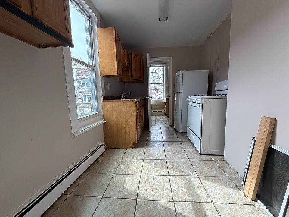 1st image of 61 Laidlaw Ave #3L