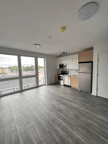 160 Middlesex St Photo 1