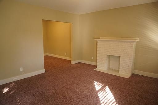 3rd image of 1516 S Knoxville Ave