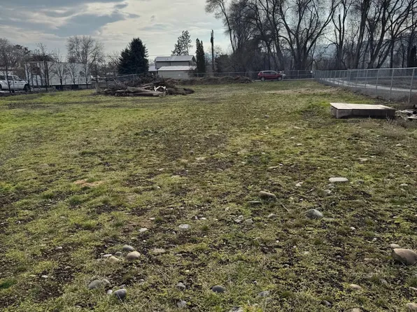 273 S Kershaw Dr, Yakima, WA 98908