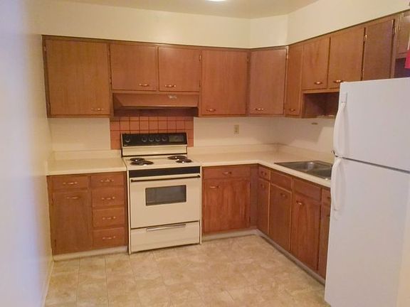 2nd image of 932 Avenue B APT 4