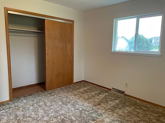 3rd image of 806 Fordham St