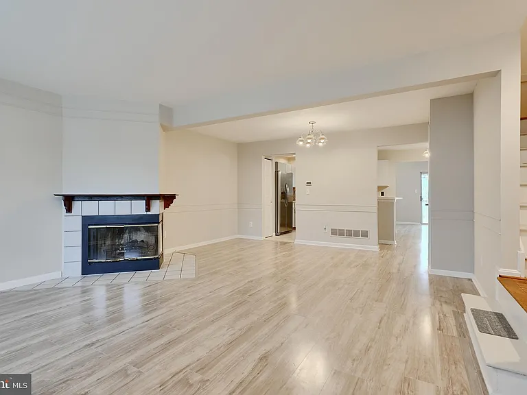 733 Reedy Cir — Photo 2