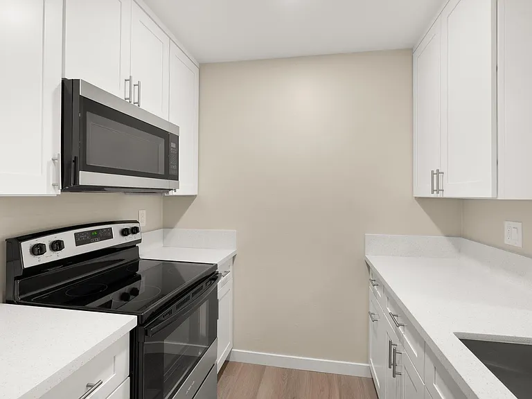 Concorde Apartments - Riverside, CA — Photo 27