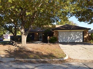 6401 Pilgrim Ln, Arlington, TX 76002