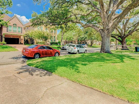 Front Yard with beautiful street view