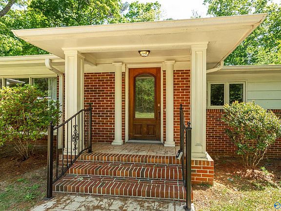 3rd image of 2514 Montezuma Dr