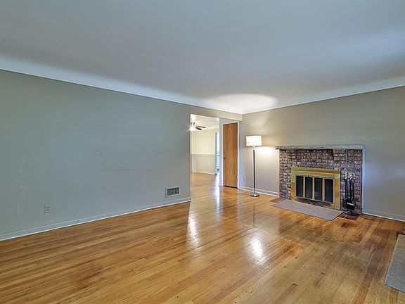 4th image of 5572 Sunnywoods Ln