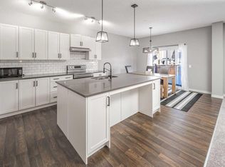 80 S Howse Mnr NE, Calgary, AB T3P0X2