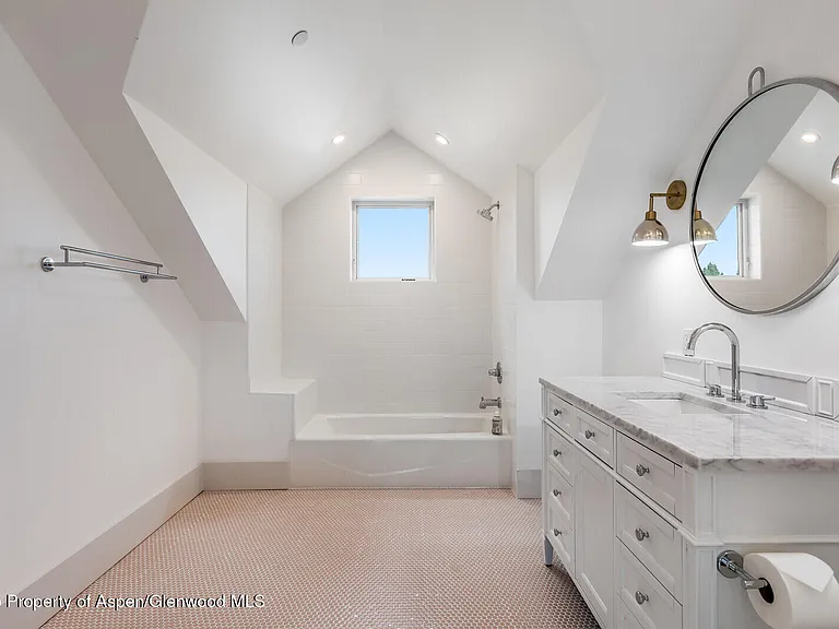 577 Fox Run Dr — Photo 30