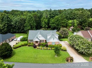 38 Par Dr, Granite Falls, NC 28630