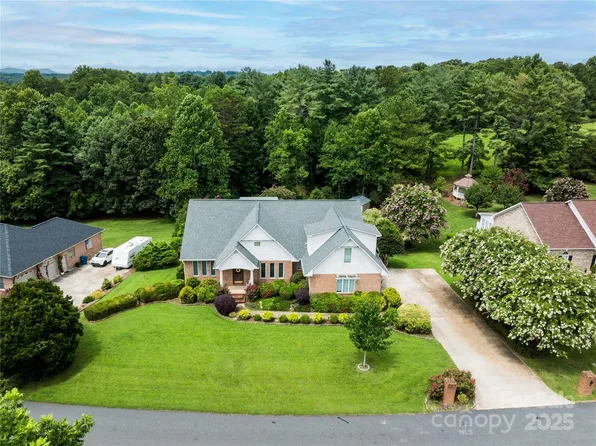 38 Par Dr, Granite Falls, NC 28630