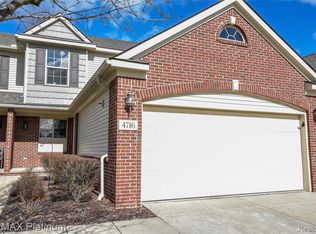 4716 Summer Ridge Dr, Howell, MI 48843