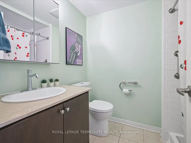 101 The Queensway #Townhouse 2 — Photo 28