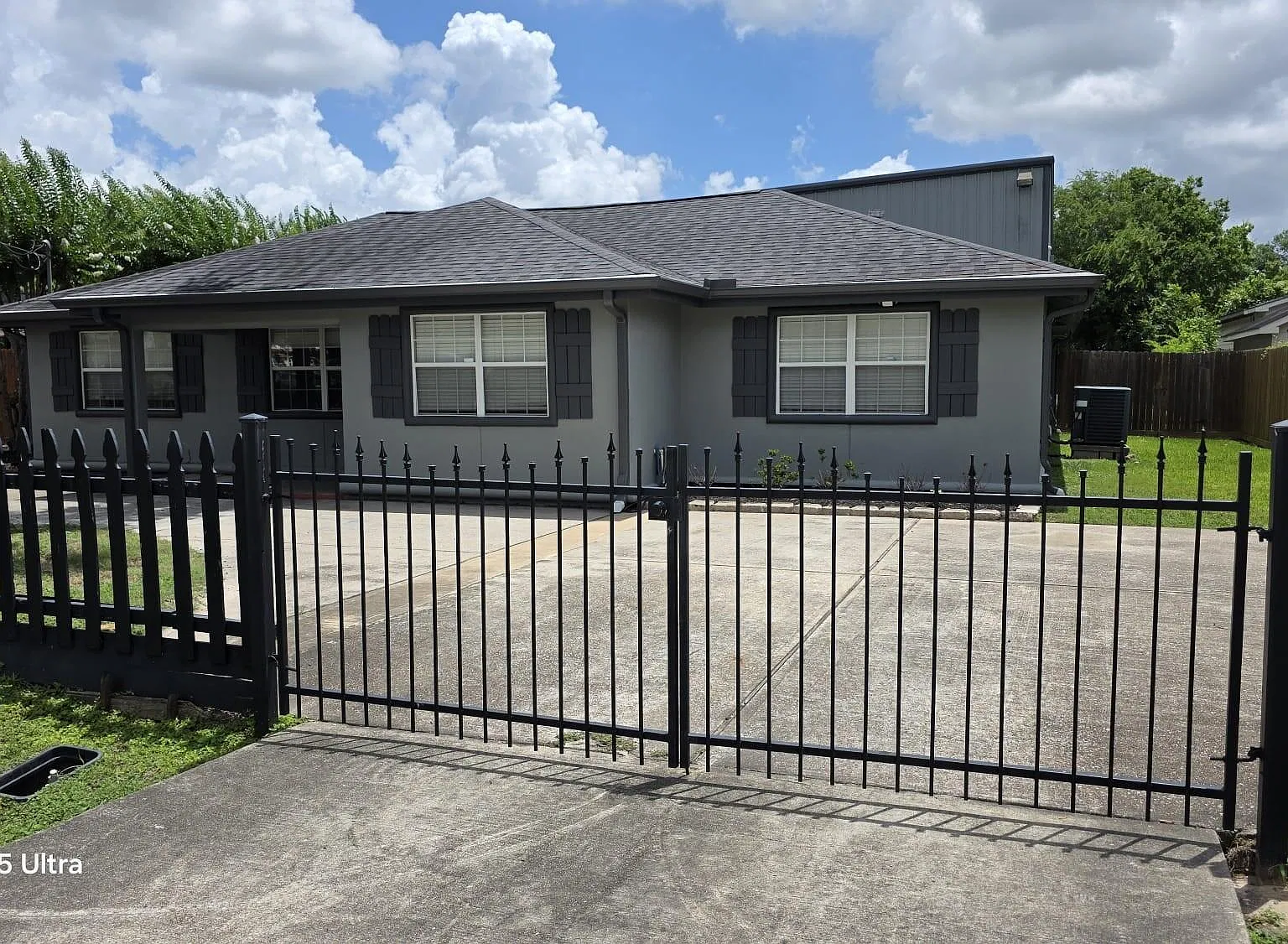 3 bed, 2.0 bath, 2400 sqft, $2,200 — Photo 1