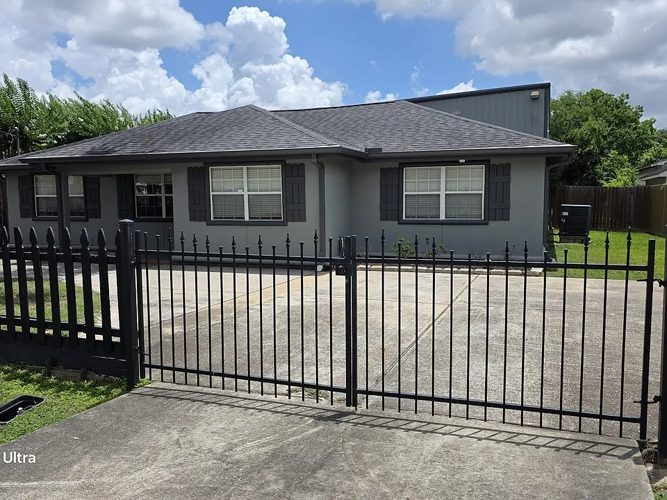 2098 Harland Dr