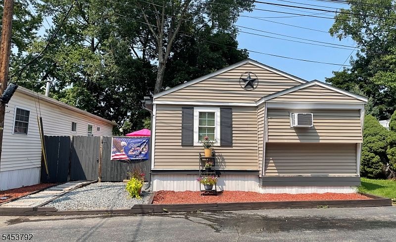 2nd image of 61 Travelo Dr