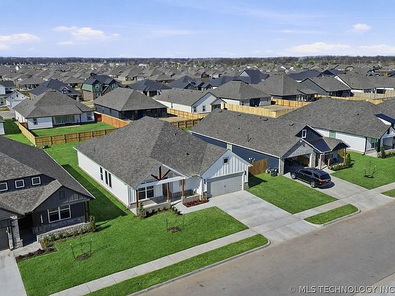 4th image of 16272 S 90th Ave E