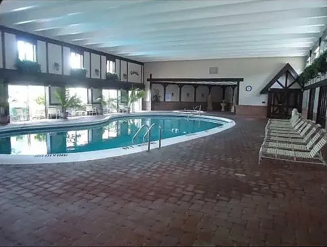 1 bed, 800 sqft, $1,900 — Photo 2