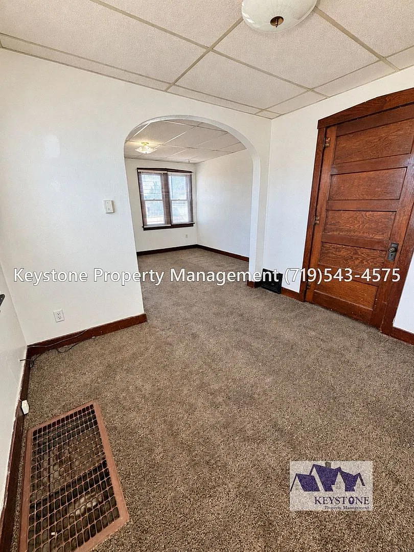 $385 Off 1st Month & App Fee Reimbursement! Cozy 1-Bedroom With Private Entrance & Covered Porch ... — Photo 4