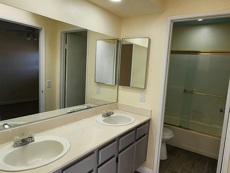 25455 Knollwood Dr — Photo 23