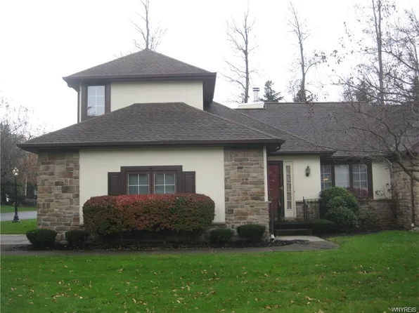 28 Pinegrove Park, Hamburg, NY 14075