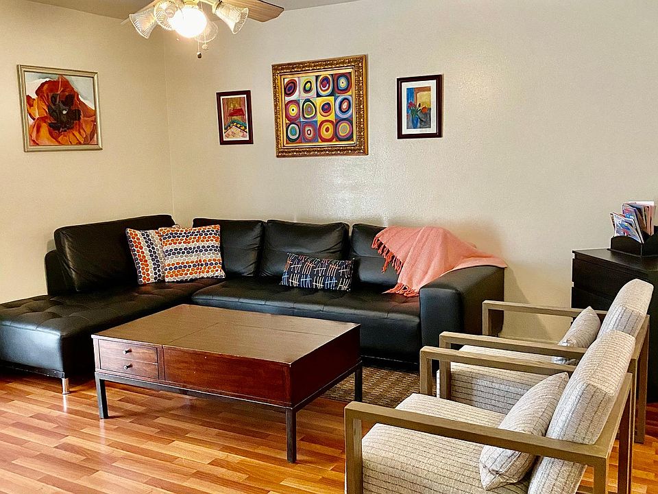 Livingroom with 82" HD Smart TV