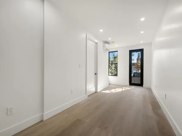 266 Stagg Street image 3 of 12