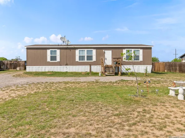 27 Maravillas, Pleasanton, TX 78064