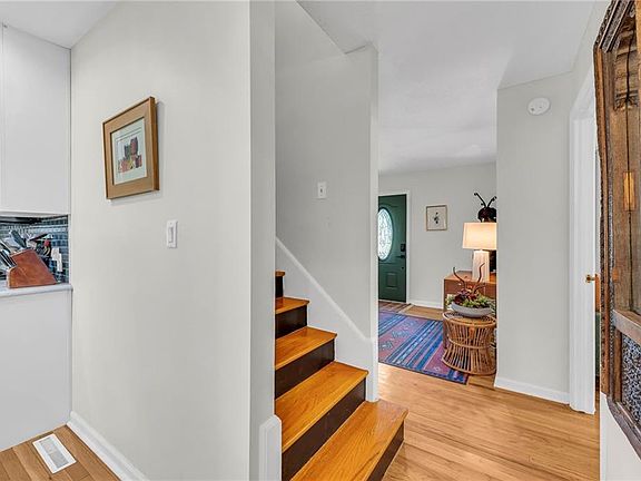 5th image of 9105 Washington St