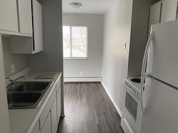 4th image of 229 Collingwood Dr #1