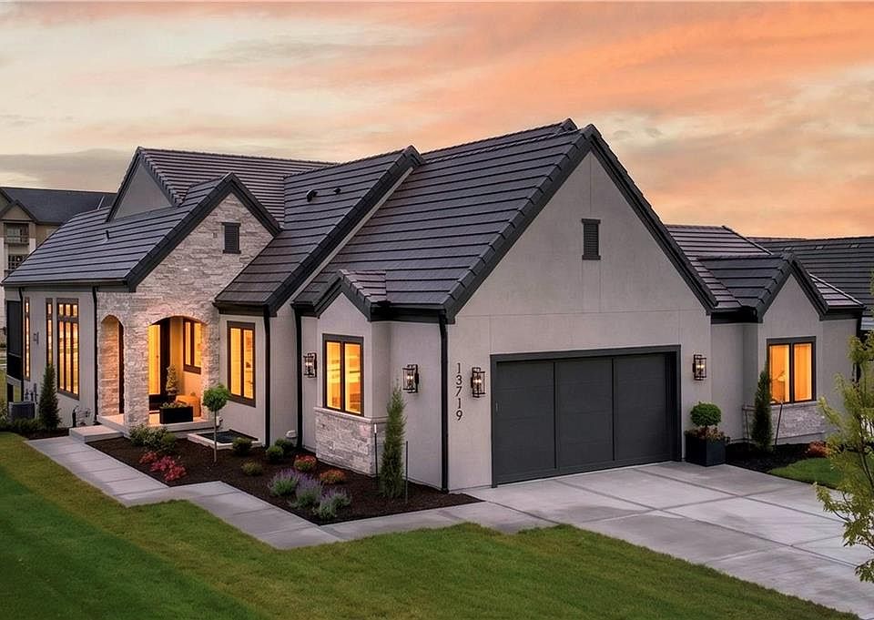 1st image of 13719 Pembroke Ln