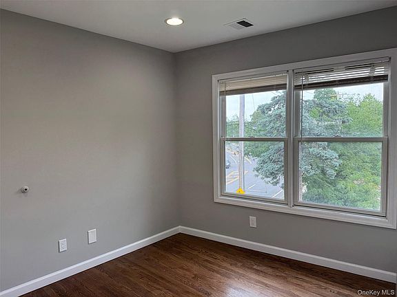 5th image of 11 Shore Rd APT 3