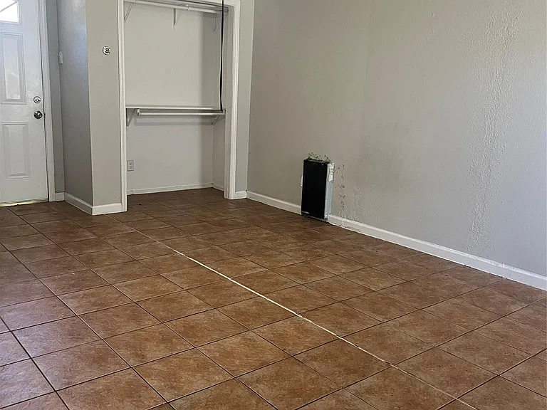 6405 Torres St — Photo 9